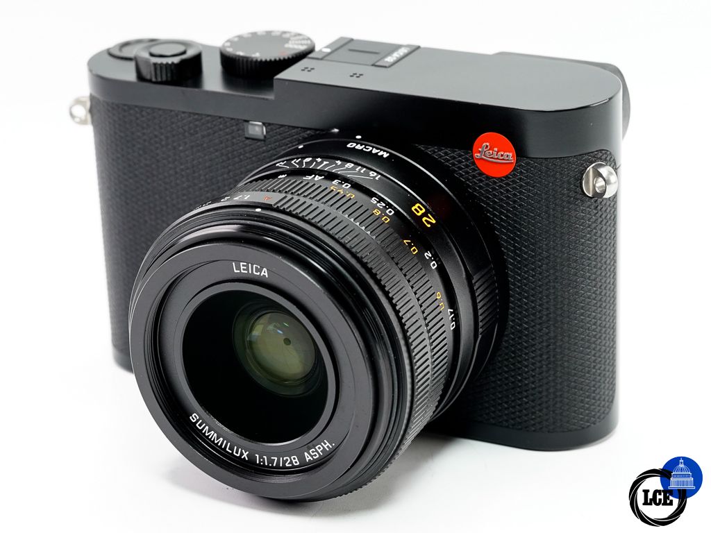 Leica Q2 + Hand Grip Leica Q2 + Hand Grip