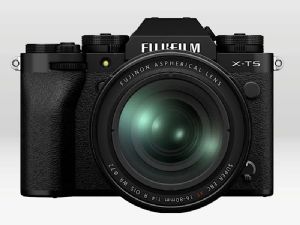 Fujifilm X-T5 with XF 16-80mm lens - Black