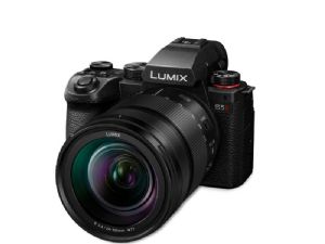 Panasonic LUMIX S5 II with 24-105 f4 lens