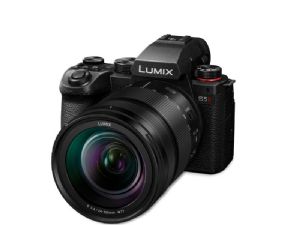 Panasonic LUMIX S5 II with 24-105 f4 lens (DC-S5M2ME)