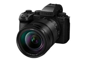 Panasonic LUMIX S5 IIX + S 24-105mm lens (DC-S5M2XME) Panasonic LUMIX S5 IIX + S 24-105mm lens (DC-S5M2XME)