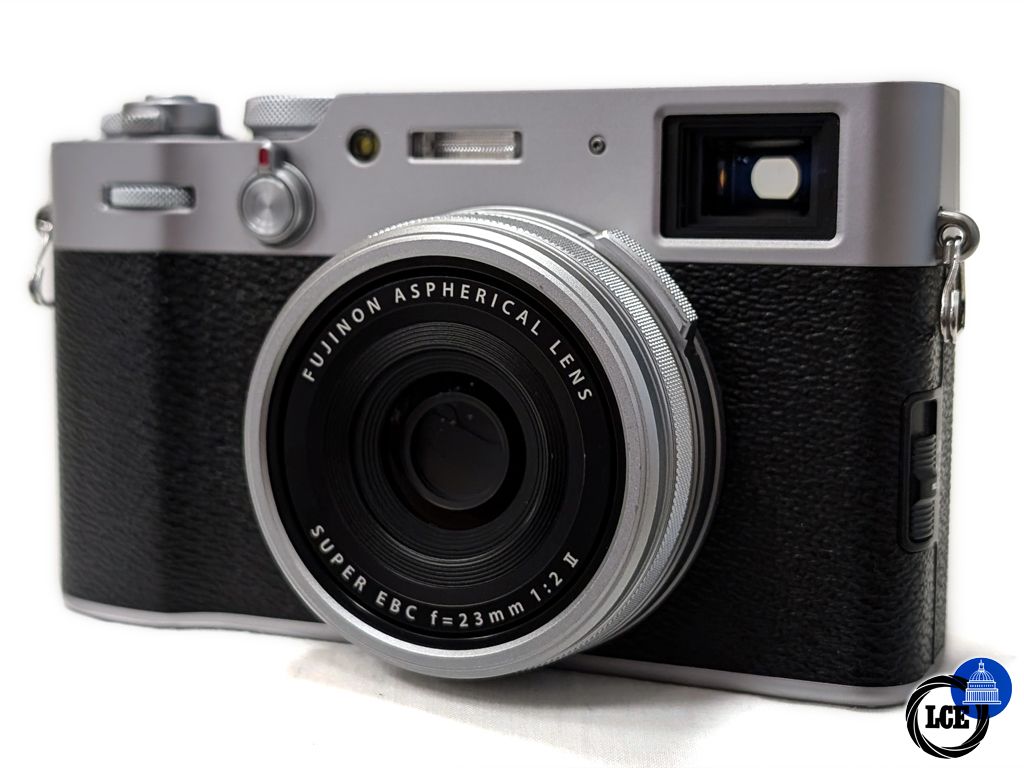 FujiFilm X100V Silver - Low 2600 Shuttercount!