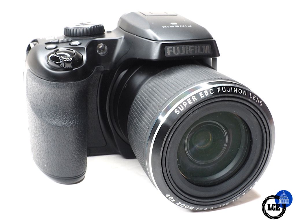 FujiFilm FinePix S8200