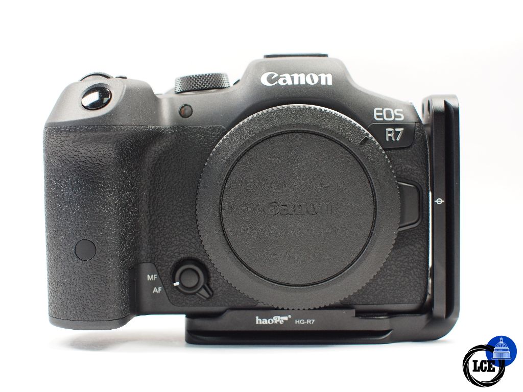 Canon EOS R7 (<1000 shots, 0% shutter wear)