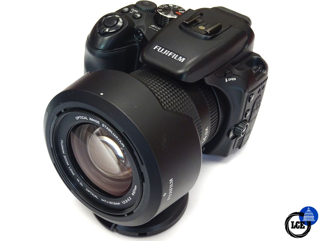 FujiFilm Finepix S100  