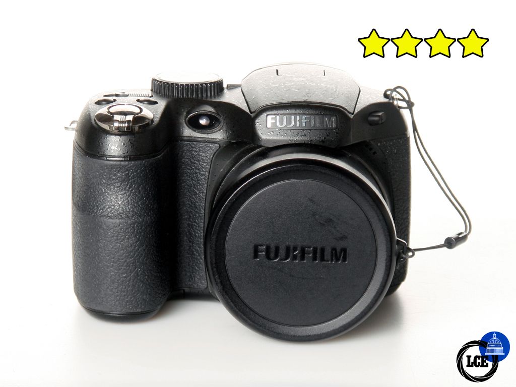 FujiFilm Finepix S2950 (18x Optical Zoom) Bridge Camera
