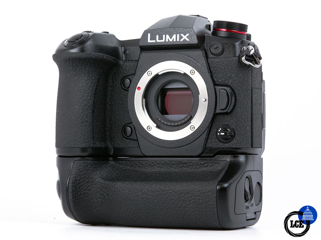 Panasonic Lumix G9 + DMW-BGG9 **9k Shutter Count**