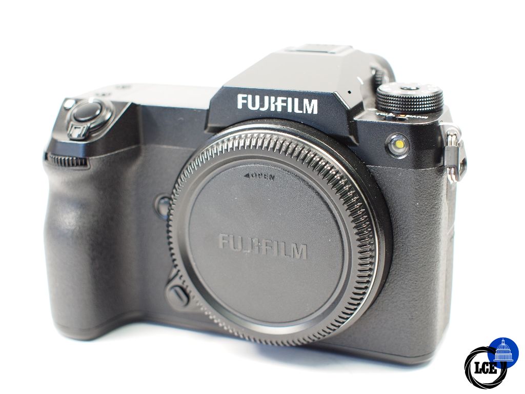 FujiFilm GFX50s II Body shutter count 18,411 FujiFilm GFX50s II Body shutter count 18,411