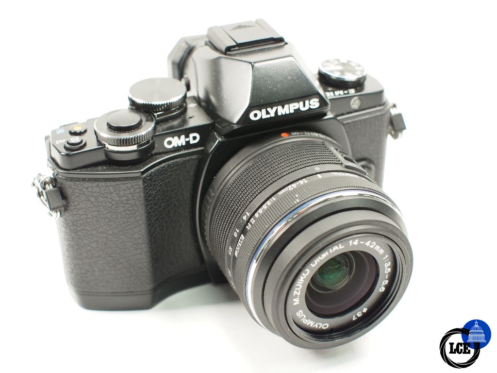 Olympus E-M10 with 14-42mm f3.5-5.6 IIR Olympus E-M10 with 14-42mm f3.5-5.6 IIR