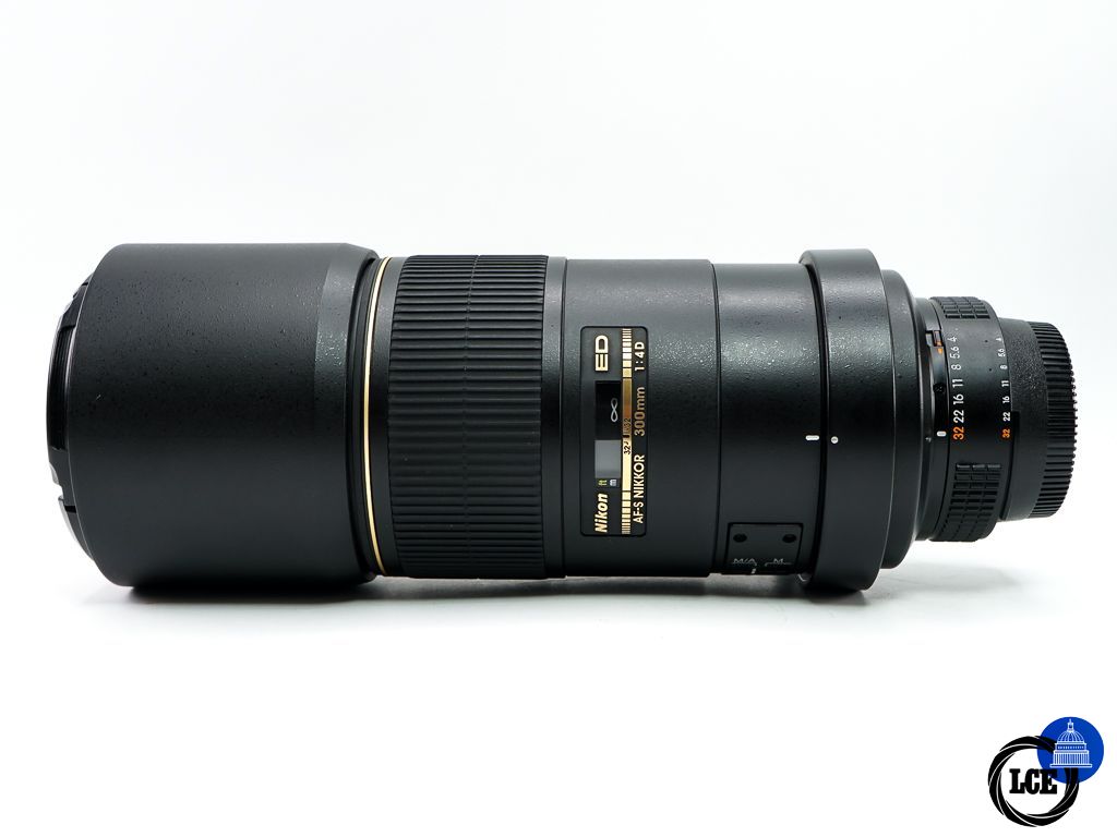 Nikon AF-S 300mm F4D IF ED * BOXED * Nikon AF-S 300mm F4D IF ED * BOXED *