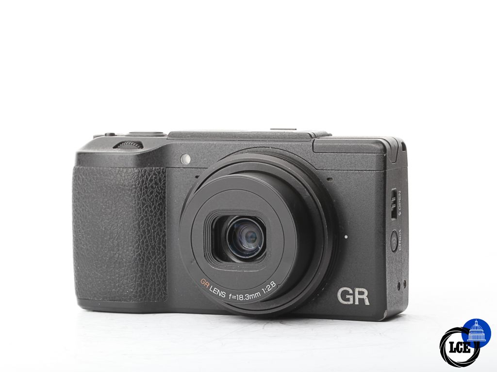 Ricoh GR II + Hood + 0.75x Wide Angle Adapter | 10114141