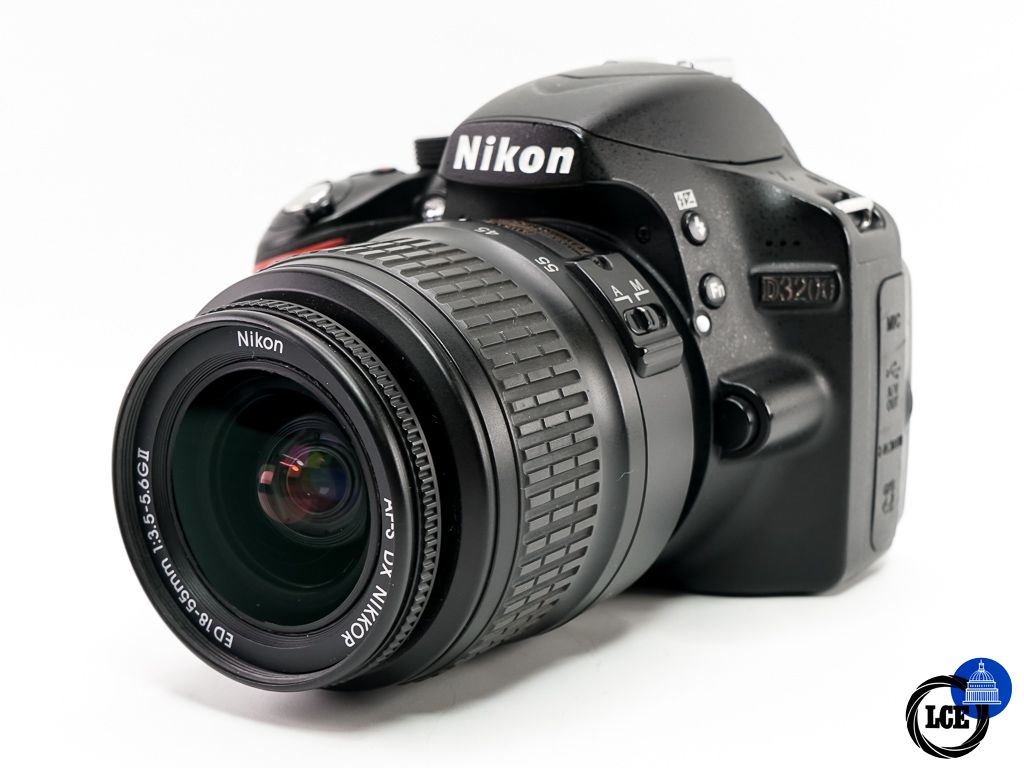 Nikon D3200 + AF-S 18-55mm F3.5-5.6GII ED DX Nikon D3200 + AF-S 18-55mm F3.5-5.6GII ED DX