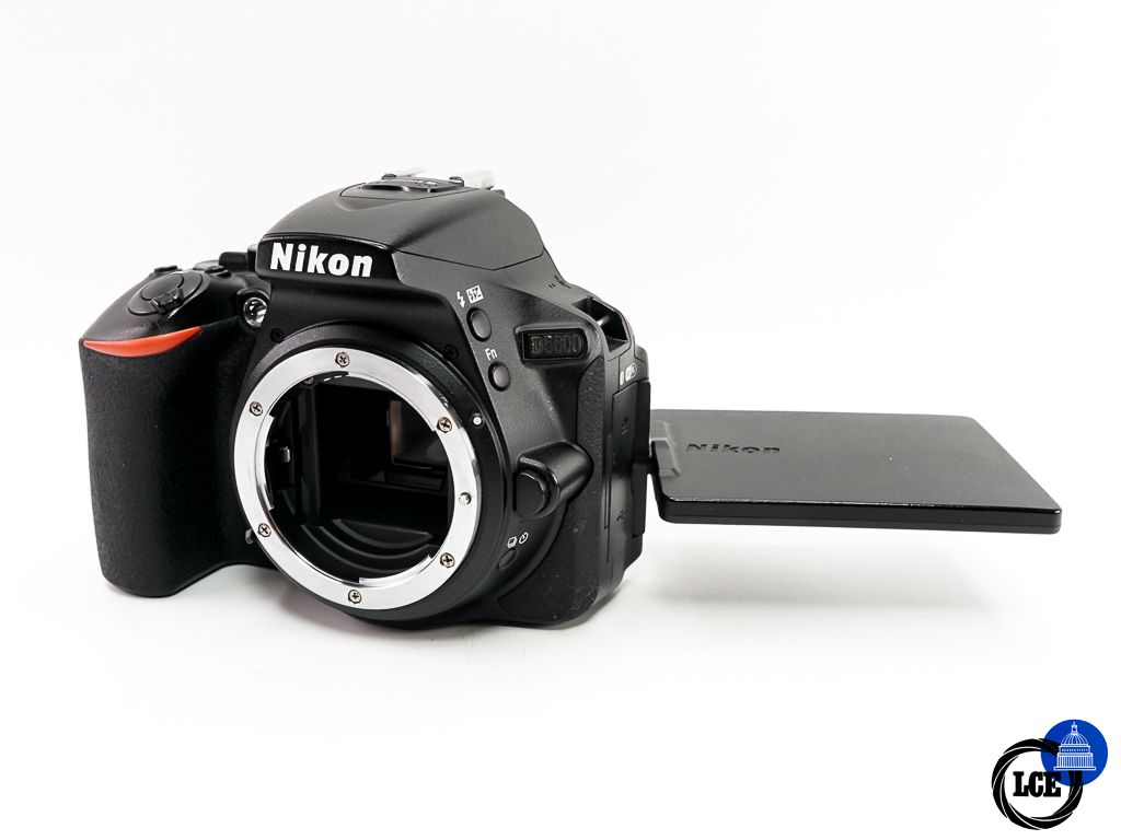 Nikon D5600 Body * BOXED * Nikon D5600 Body * BOXED *