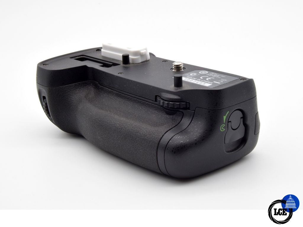Nikon MB-D15 Battery Grip for Nikon D7100/D7200
