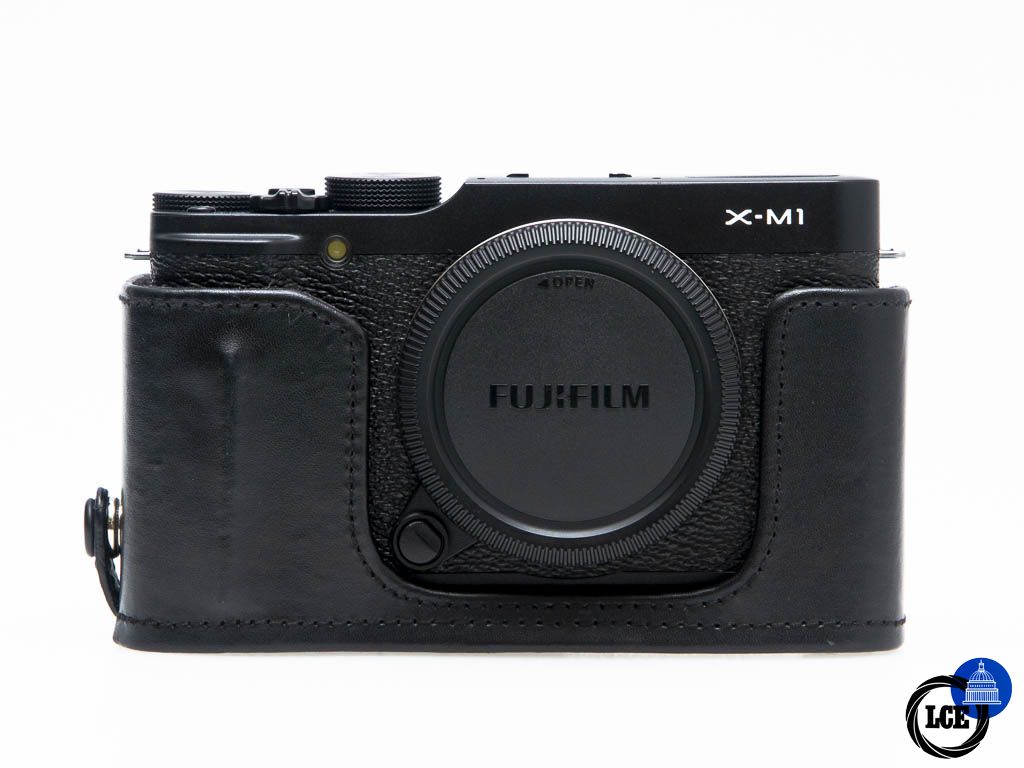 FujiFilm X-M1 Body + Fujifilm Leather Halfcase