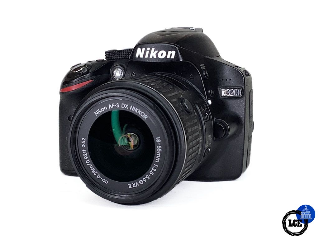 Nikon D3200 + AF-S 18-55mm VR II