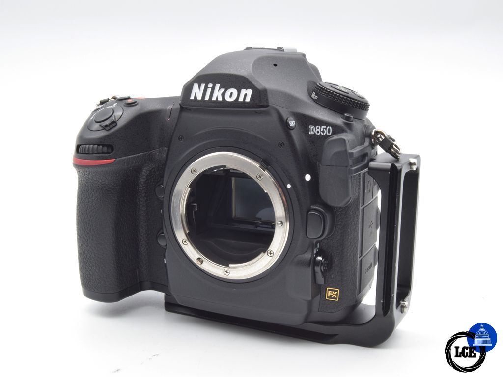 Nikon D850 Body + Sunway Foto L-Bracket (25270 Shutter Actuations)