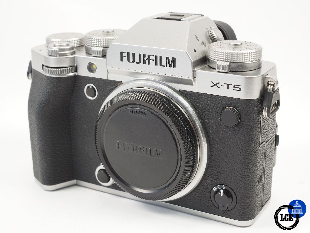 FujiFilm X-T5 