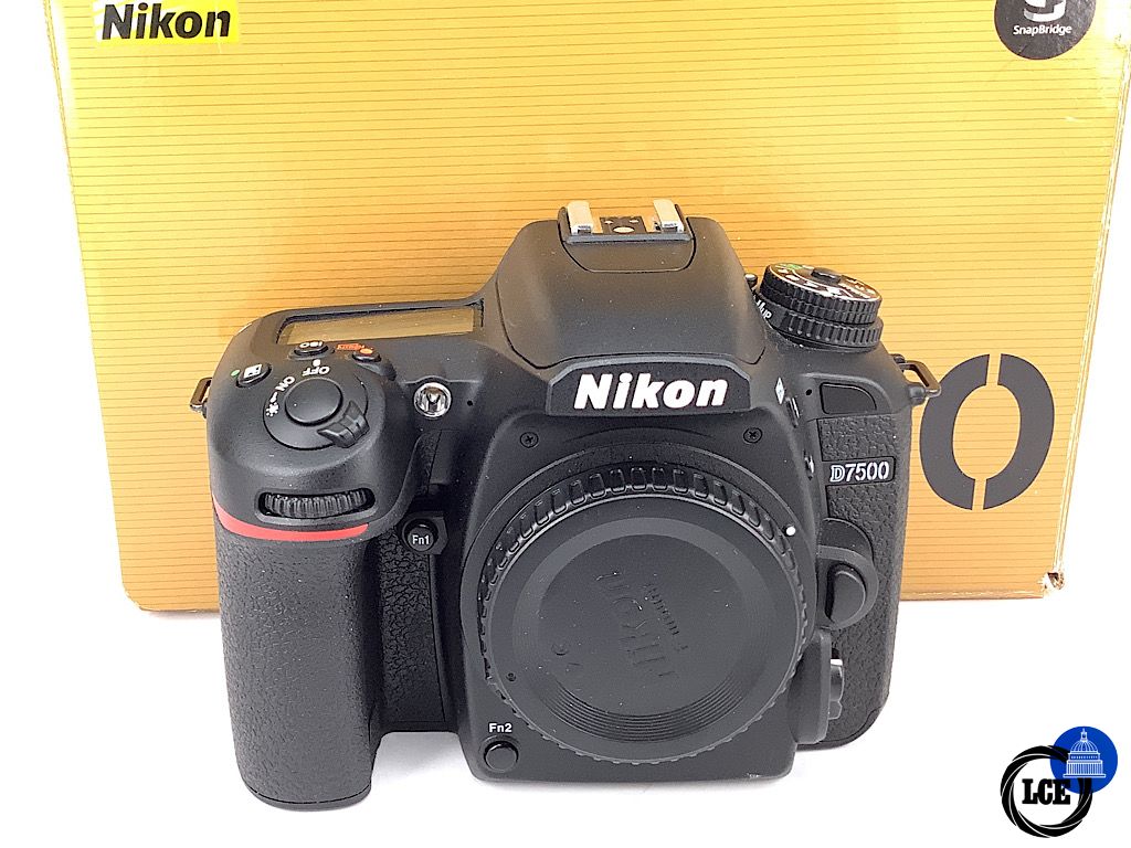 Nikon D7500 *900 Shutter count