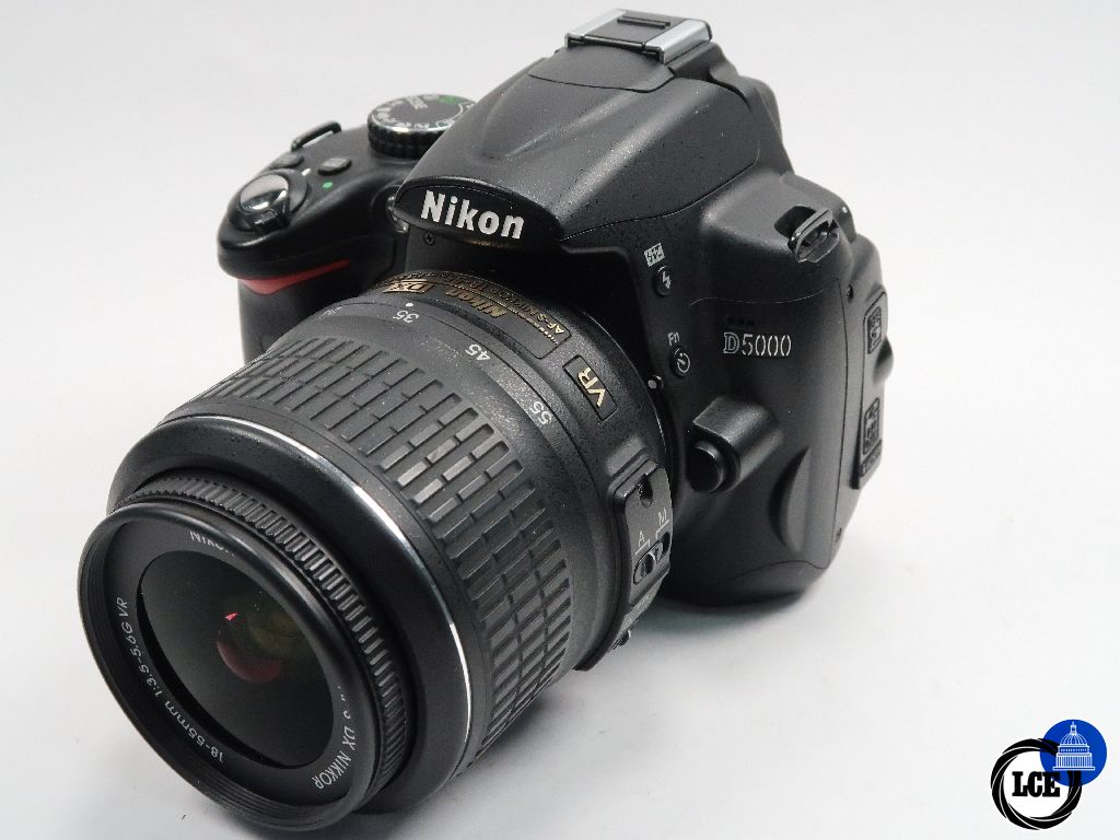 Nikon D5000 + 18-55mm F3.5-5.6 VR