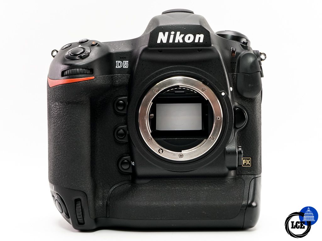 Nikon D5 Body XQD * BOXED *