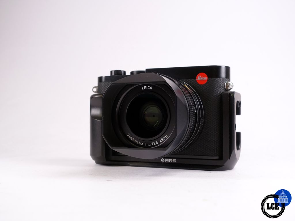 Leica Q3 + Really right stuff grip