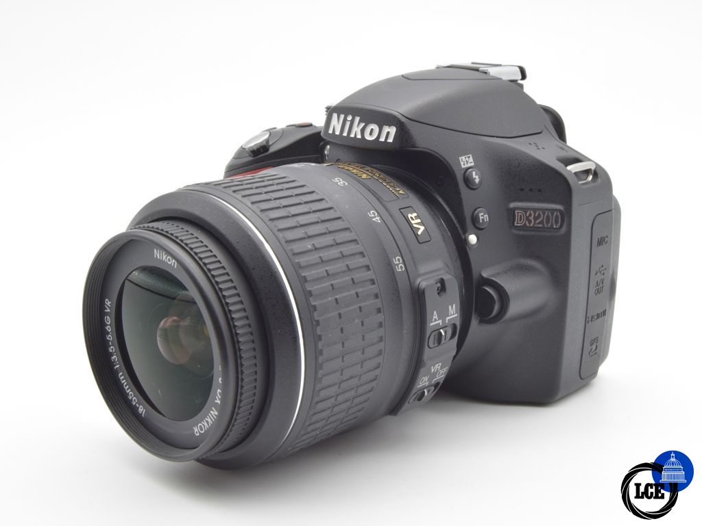 Nikon D3200 + AF-S 18-55mm f/3.5-5.6G VR DX (3324 Shutter Actuations)
