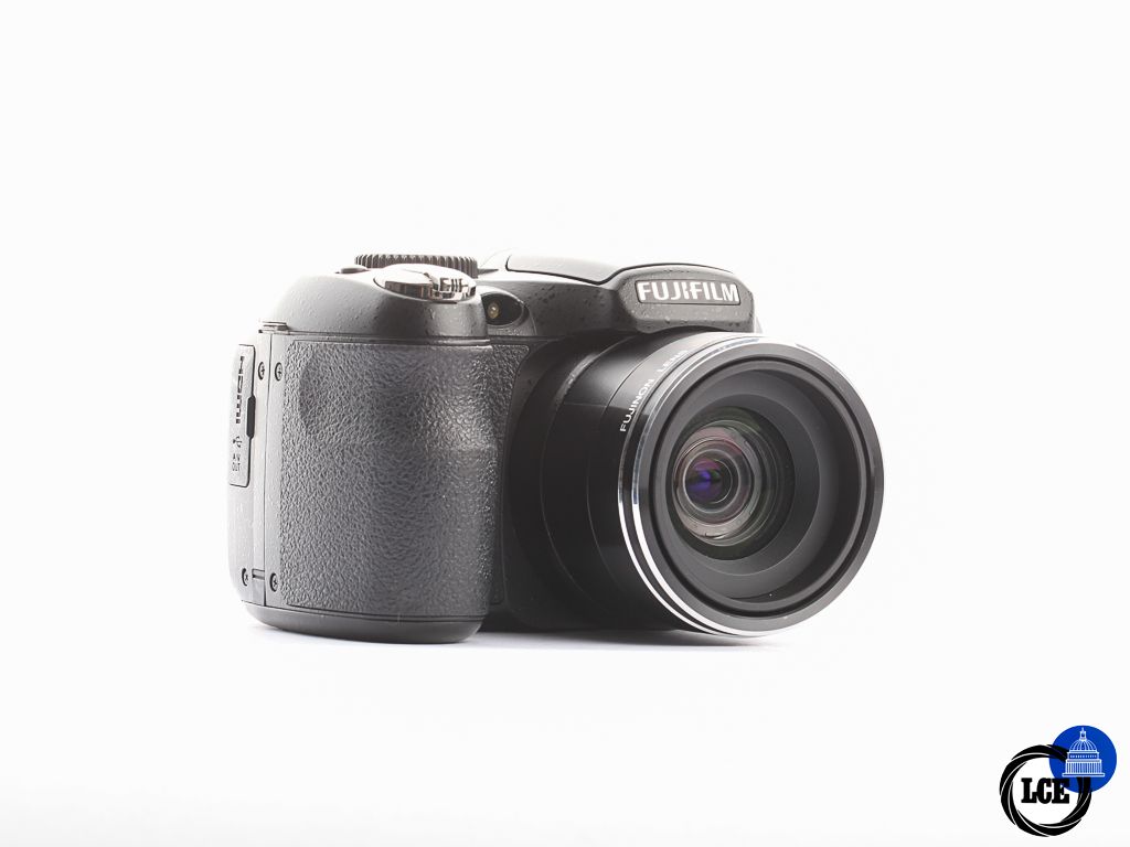 FujiFilm Finepix S2750HD [4*] | 10114657