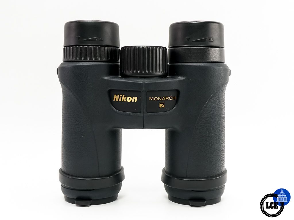 Nikon Monarch 7 8x30 