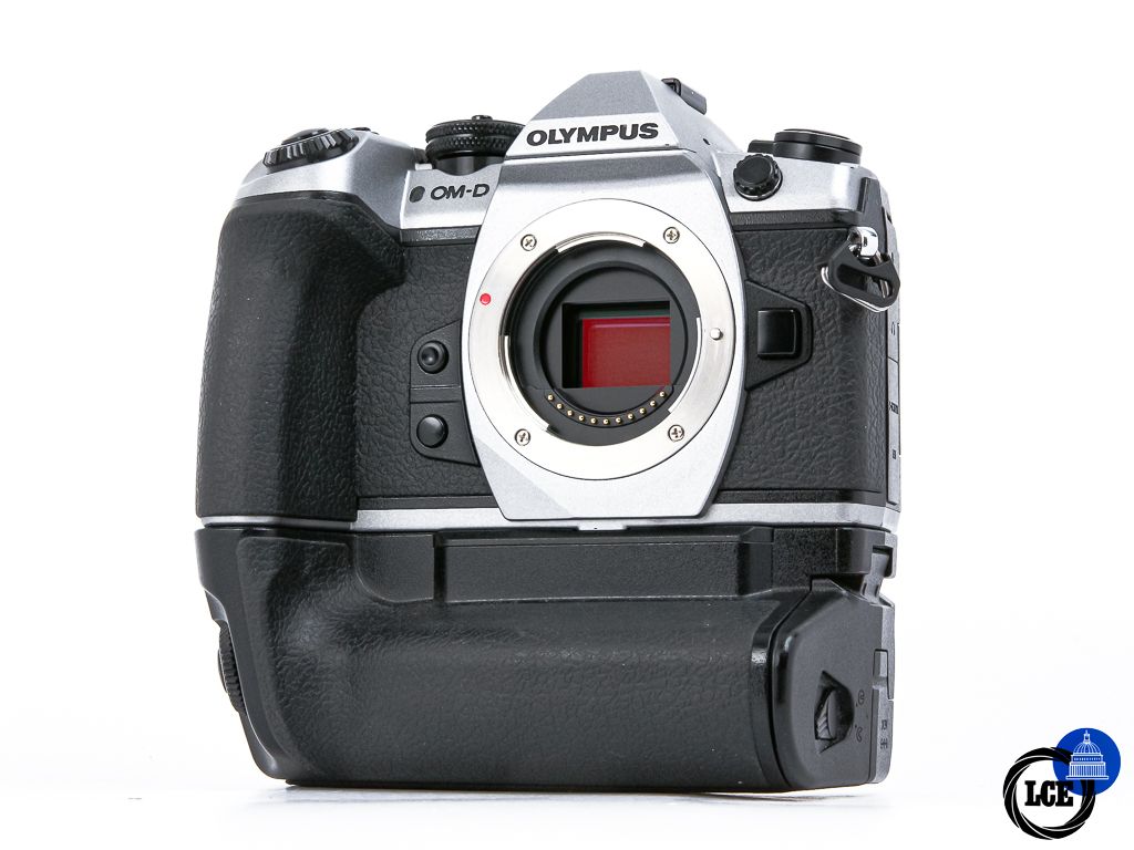 Olympus E-M1 II + HLD-9 **101k Shutter Count**