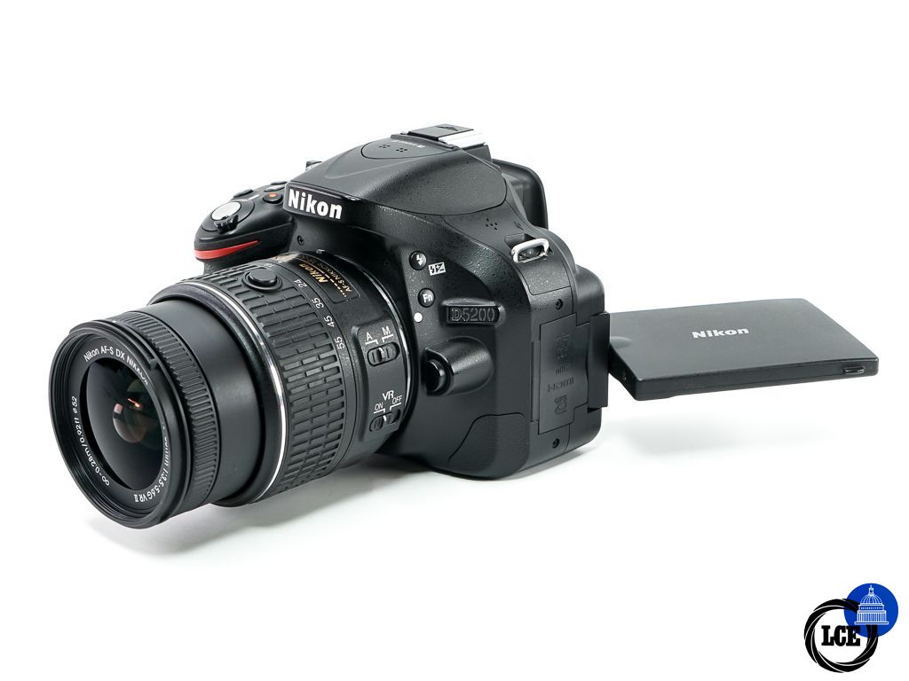 Nikon D5200 + AF-S 18-55mm VR II