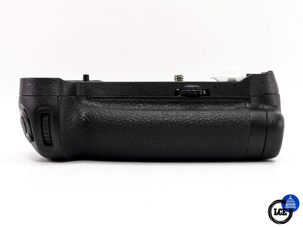 Nikon MB-D18 Grip