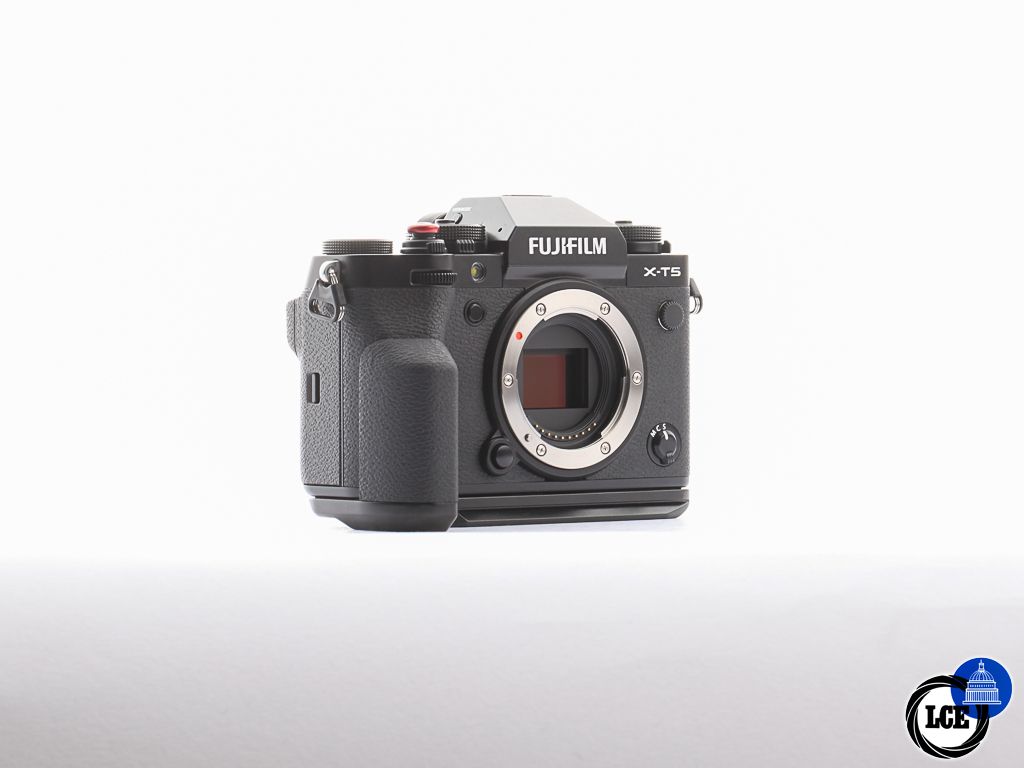 FujiFilm X-T5 Body + Metal Grip [4*] | 10115085