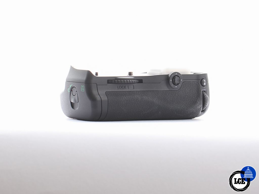 Nikon MB-D10 Battery Pack [4*] | 10114921