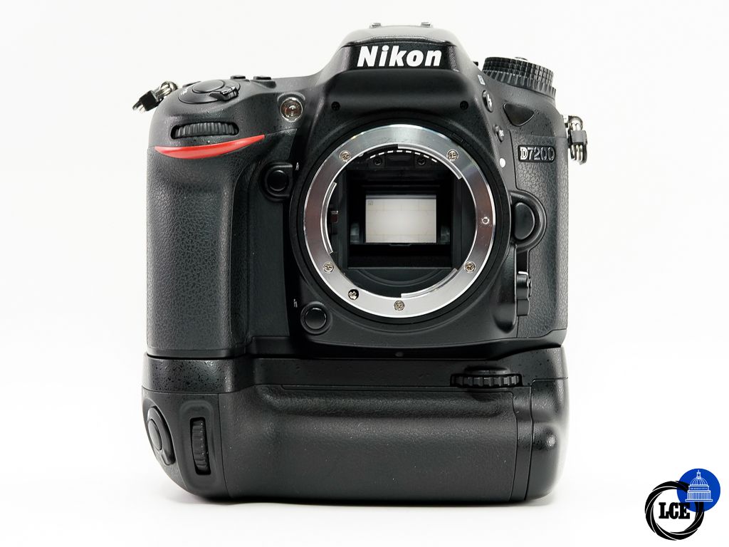 Nikon D7200 + MB-D15 * BOXED *