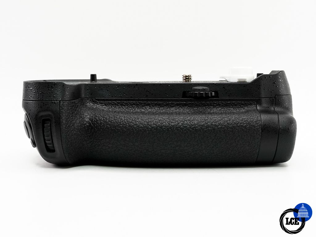 Nikon MB-D18 Battery Grip * LIKE NEW *