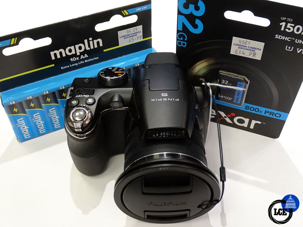 FujiFilm FinePix S4400 + Lexar 32GB SD + 10x AA Long Life Batteries