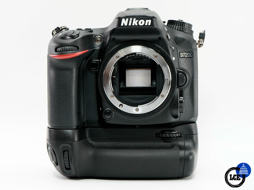 Nikon D7200 Body + MB-D15 Grip