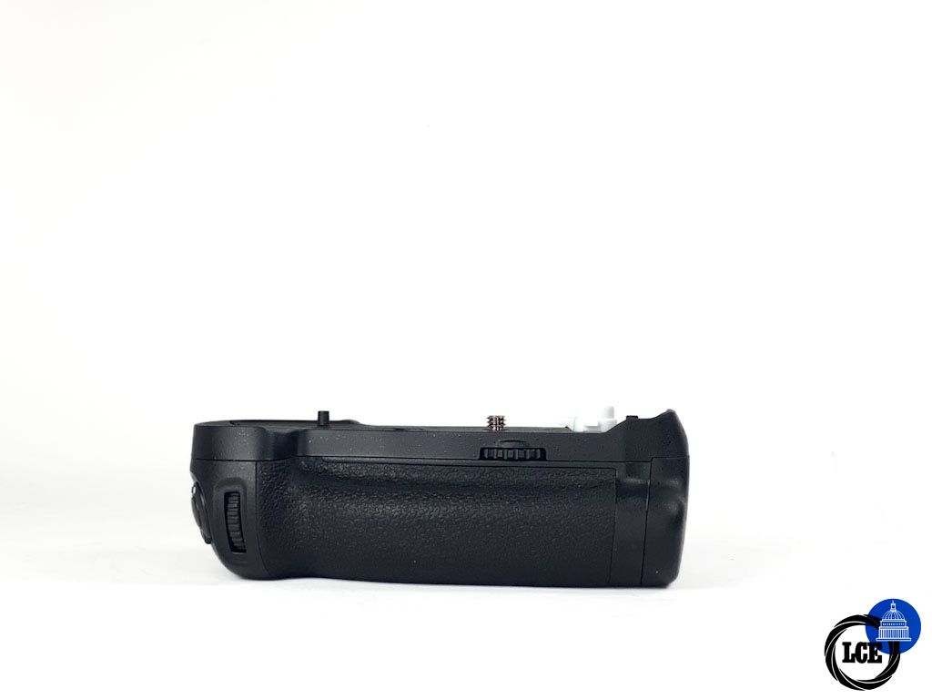 Nikon MB-D18 Battery Grip