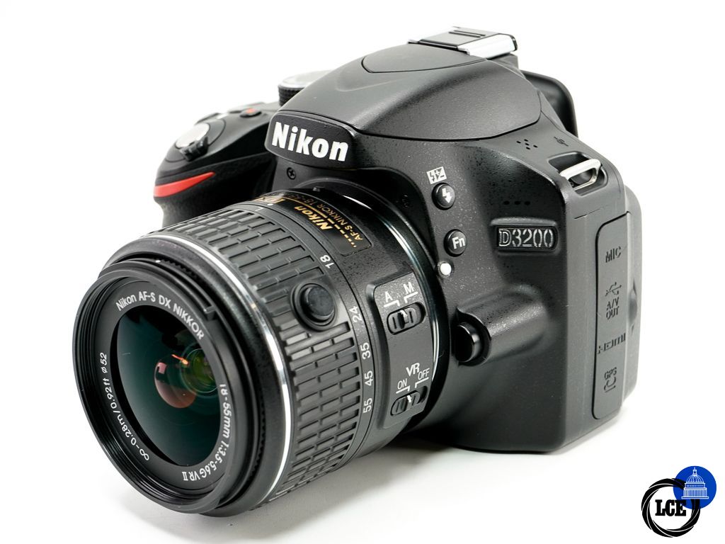 Nikon D3200 + AF-S 18-55mm F3.5-5.6G VR II * BOXED & LOW COUNT *
