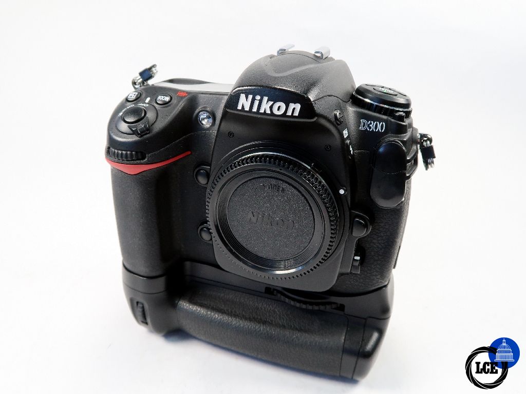 Nikon D300 Body shutter count <11.4 k