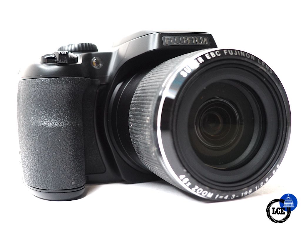 FujiFilm S8500
