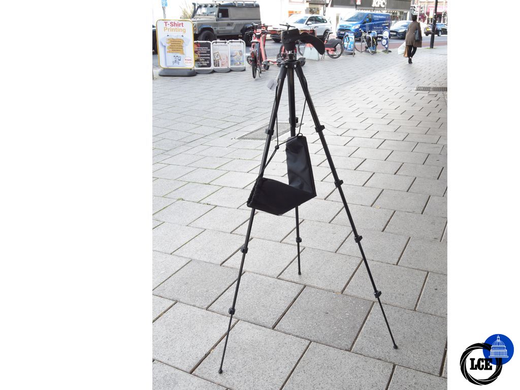 Manfrotto Compact Action Tripod inc travel case