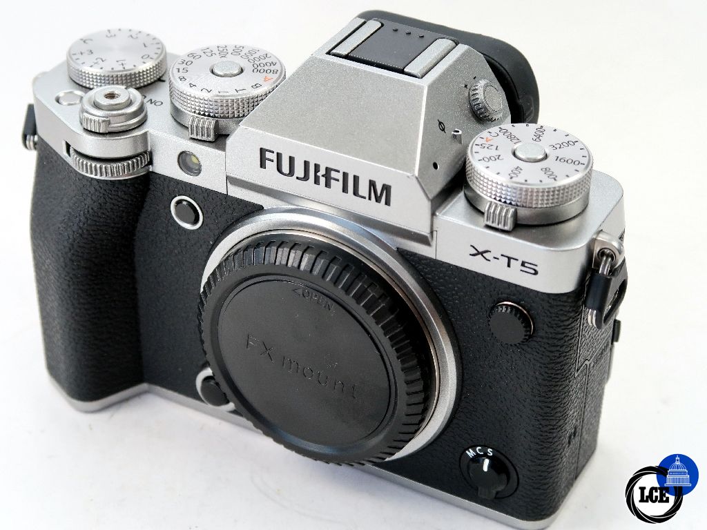 FujiFilm X-T5  Silver  2.6k sc