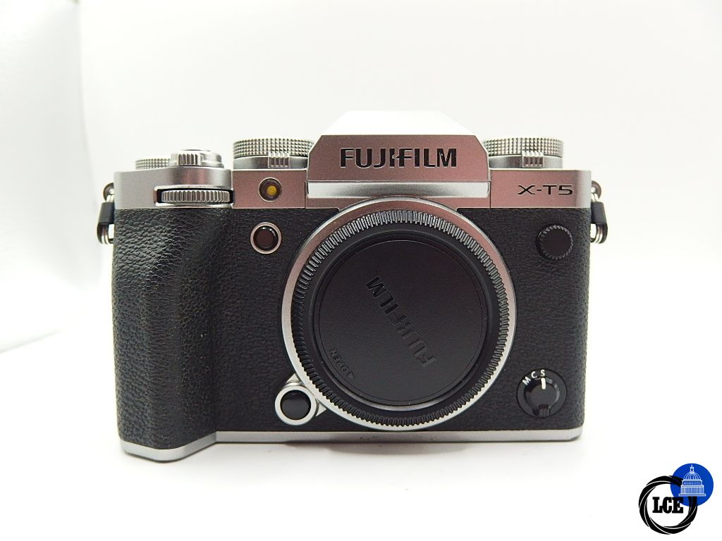 FujiFilm X-T5 Silver body