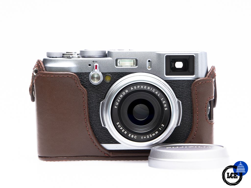 FujiFilm Finepix X100 + Leather Halfcase