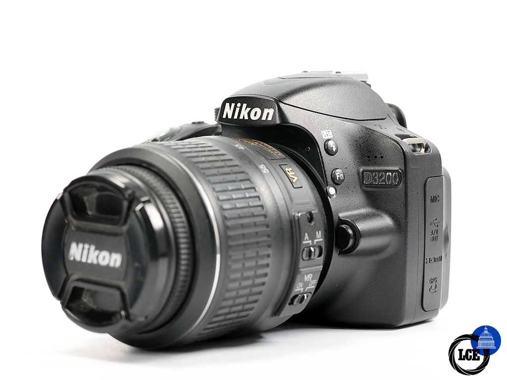 Nikon D3200 +AF-S 18-55mm f/3.5-5.6G VR 