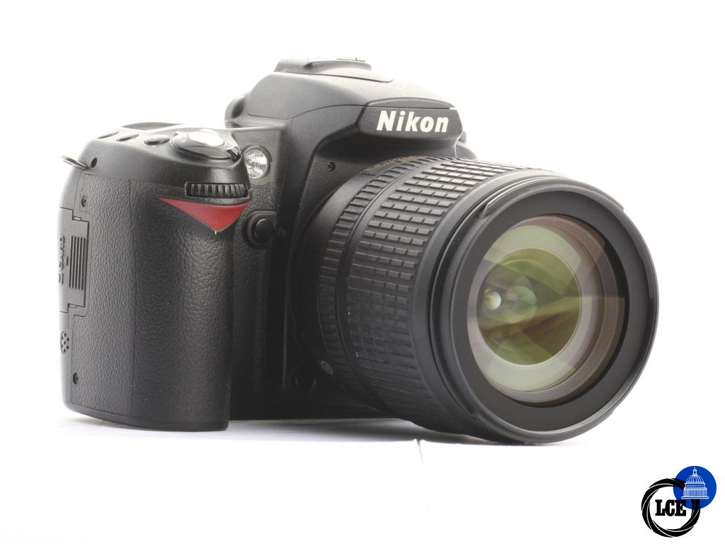 Nikon D90 + AF-S 18-105mm [4*] | 10115711