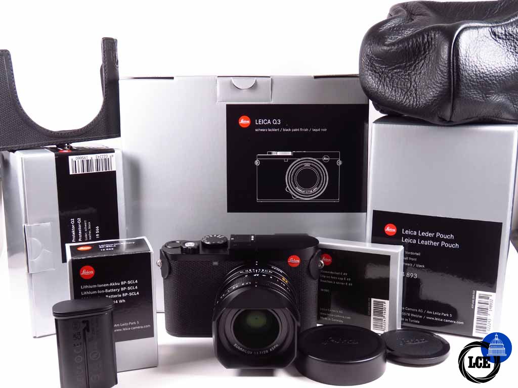 Leica Q3 outfit