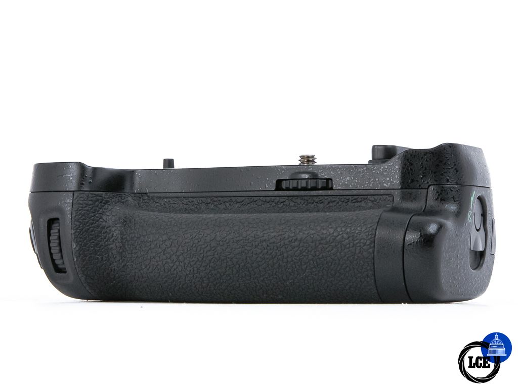 Nikon MB-D18 Battery Grip **Boxed** Nikon MB-D18 Battery Grip **Boxed**